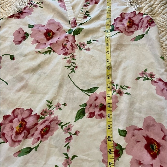 Floral Sleeveless Top with Lace Trim - Picture 7 of 8